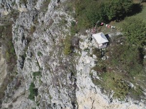 Burada Oturmak Cesaret İster