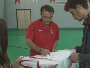 Hami Mandıralı: "Burak Yılmaz Da Son Yaptığı Hareketlerden Memnun Değildir"
