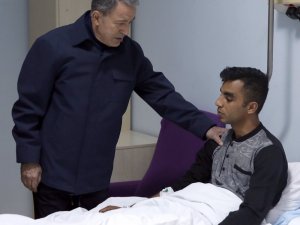 Bakan Akar Patlama Bölgesinde