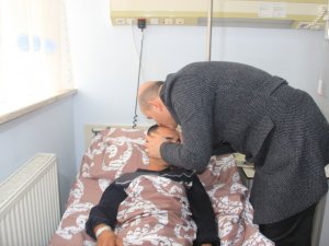 Yaralı Askerleri Ziyaret Etti