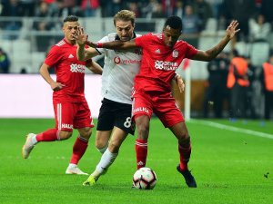 İlk Yarı Karşılıklı Golle Geçildi
