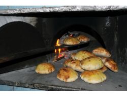 Gümüşhane'de Uzun Ekmek Tadı Ve Geç Bayatlaması Nedeniyle İlgi Görüyor