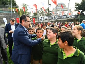 Genç, Gençlere Destek Veriyor