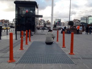 Taksim’de Yürek Burkan Görüntü