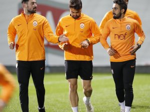 Galatasaray Sahada Başladı, Salonda Bitirdi