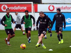 Beşiktaş Sağanak Yağmur Altında Çalıştı