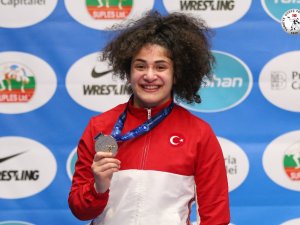 Ayşegül Özbeğe Dünya İkincisi