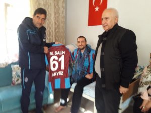 Trabzonspor’dan Gazi Uzman Çavuş Akyüz’e Ziyaret