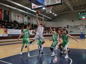 Yalova Belediyespor İlk Galibiyetini Aldı