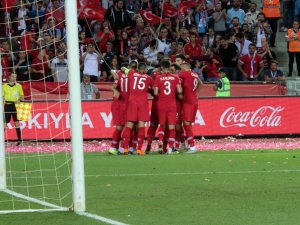 İki İsim Aday Kadrodan Çıkarıldı