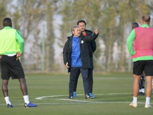 Konyaspor, Aykut Kocaman İle İlk Çalışmasını Yaptı