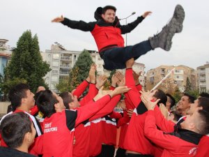 Dünya Şampiyonu Güreşçiye Coşkulu Karşılama