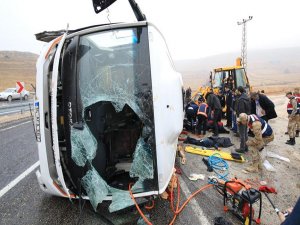 Malatya'da yolcu midibüsü devrildi 7 ölü, 15 yaralı