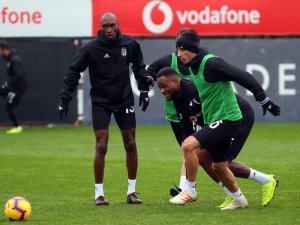Beşiktaş Yağmur Altında Çalıştı