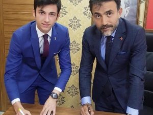 Trabzon’da Meclis Üyeliğine En Genç Aday Adayı Akçaabat’tan 18 Yaşındaki Fatih Çabuk Oldu