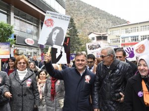 Gümüşhane’de ‘Kadına Şiddet İnsanlığa İhanettir’ Yürüyüşü