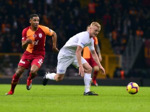 İlk Yarı Sessiz Bitti