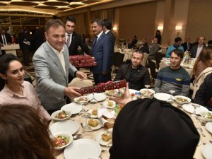 Gümüşhane Protokolü Öğretmenlerle Yemek Programında Bir Araya Geldi