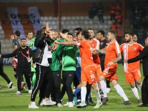 Adana Derbisinde Son Düdük Sonrası Kavga Çıktı