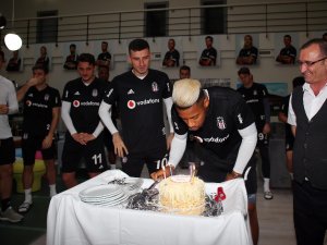 Lens’e Doğum Günü Kutlaması