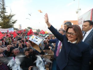 Halkın Sevgisi Fatma Şahin’i Ağlattı