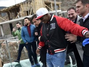 Trabzonsporlu Futbolcuların Cam Seyir Terasındaki Zor Anları