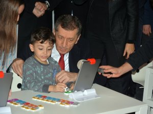 Bakan’dan Velilere: Bırakın Kendi Zamanlarını Yaşasınlar