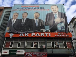 AK Parti Rize'de 8 İlçe Başkanı İstifa Etti