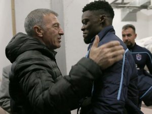Ağaoğlu Ve Yöneticiler Soyunma Odasına İndi