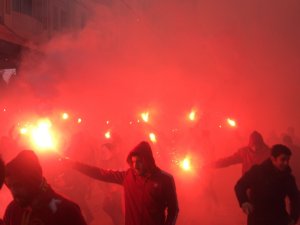 Galatasaray Taraftarından Meşaleli Şov