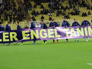 Fenerbahçe’den Anlamlı Pankart
