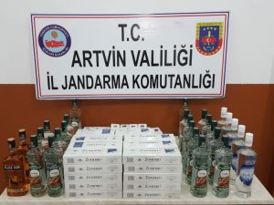 Artvin’de 600 Paket Kaçak Sigara Ve 26 Litre İçki Ele Geçirildi