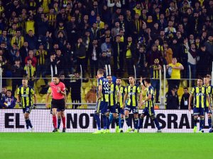 Tribünlerde Ersun Yanal Sesleri