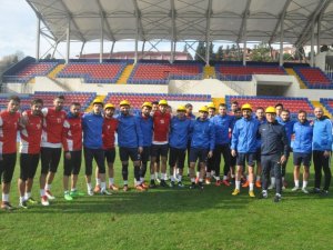 Antrenmana Madenci Baretleriyle Çıktılar