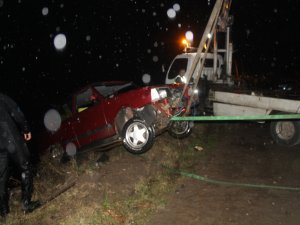 Samsun da otomobil ırmağa uçtu: 2 yaralı