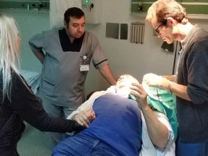 Komşu Kavgasını Ayıran Biri Polis 2 Kişi Bıçakla Yaralandı