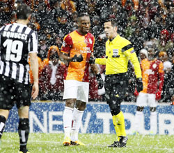 Galatasaray-Juventus maçı 14.00'te oynanacak