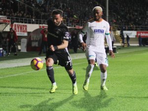 İlk Yarı Sessiz Bitti