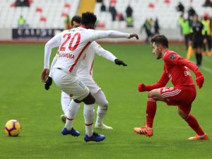 İlk Yarıda Gol Sesi Çıkmadı