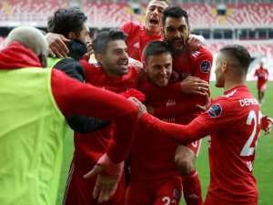 Sivas Göztepe’yi 2-0’la Geçti