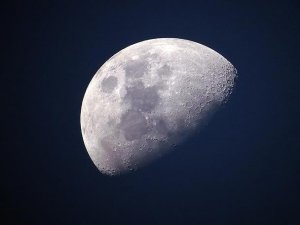 Çin Ay'ın karanlık yüzüne keşif aracı gönderdi