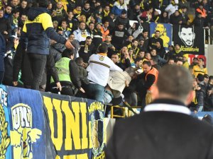 Akhisar’da Fenerbahçe Tribününde Kan Aktı