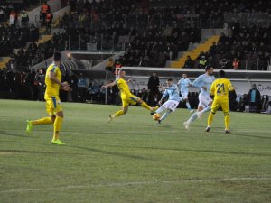 İlk Yarıda Tek Gol Var