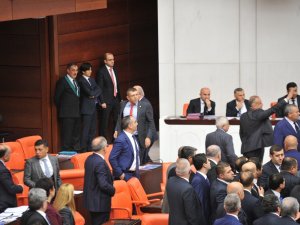 Hakaret Eden İyi Partili Vekil Meclisten Çıkarıldı