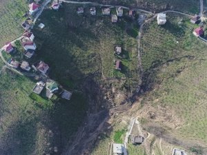 2 Yıldır Kayan Mahalle, 350 Fore Kazıkla Kurtarılacak