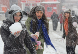 Kar Rize'de Öğrencilerin Eğlencesi Oldu