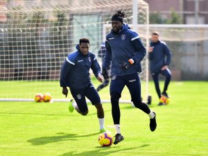 M.başakşehir’de Galatasaray Mesaisi Başladı