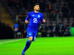 Galatasaray Taraftarı Alex Telles’i Unutmadı