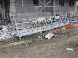 Platform 15. Kattan Yere Çakıldı: 1 Ölü, 1 Yaralı