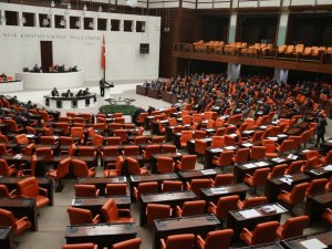 Tbmm’de ’Ne Mutlu Türküm Diyene’ Tartışması